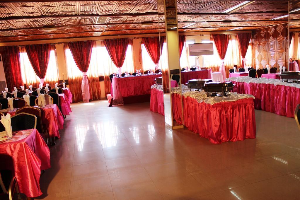 Hotel Mansel Yaounde Exterior photo