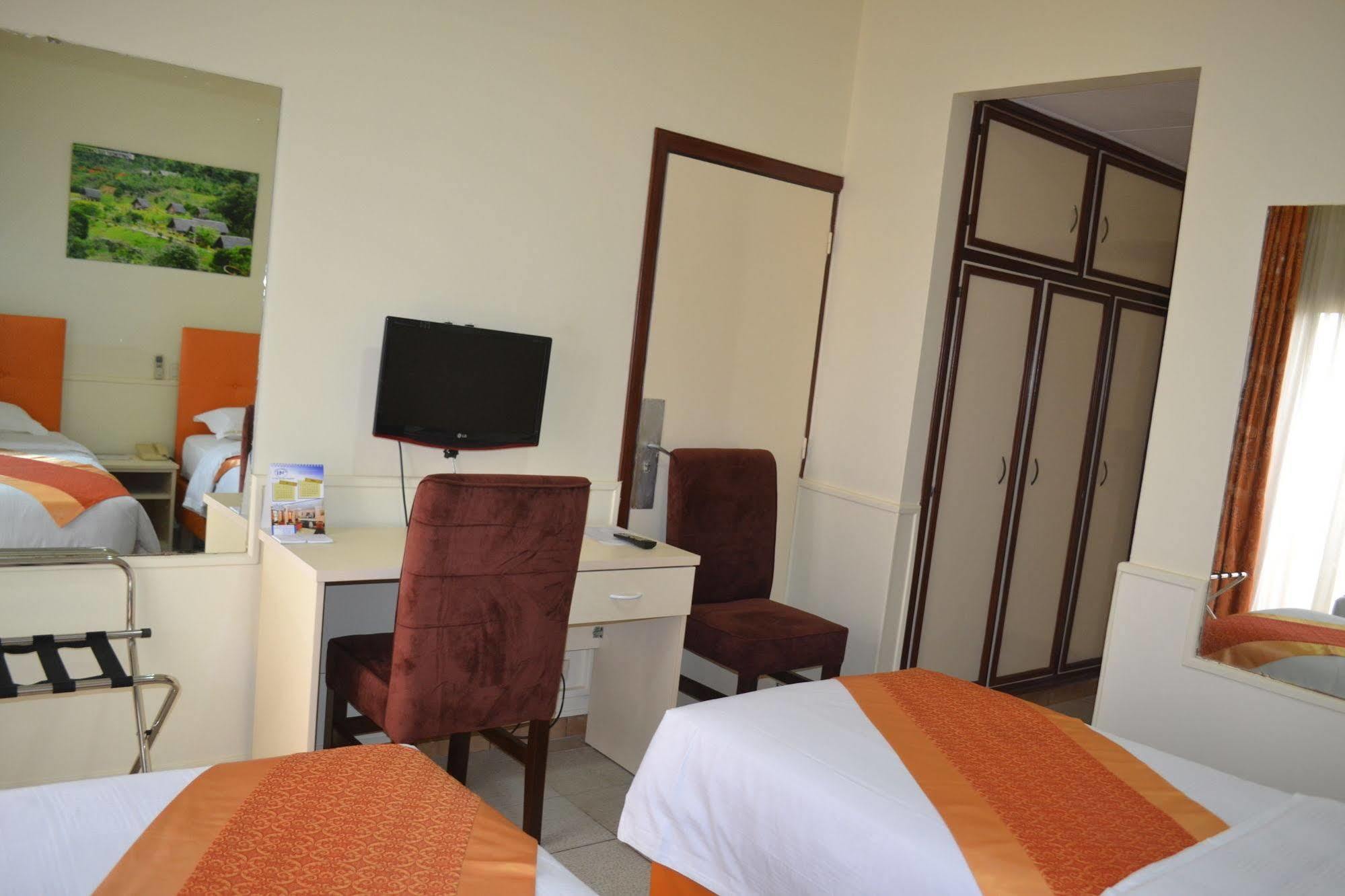 Hotel Mansel Yaounde Exterior photo